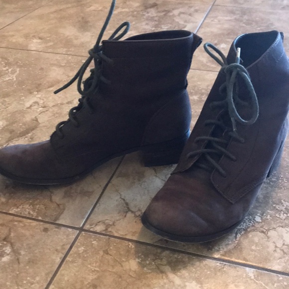 Boots - Picture 2 of 4